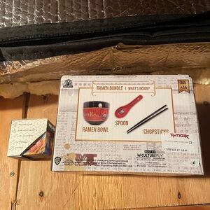 Warner Bros. Ramen Bowl Set with Spoon and Chopsticks and magnetic art design
